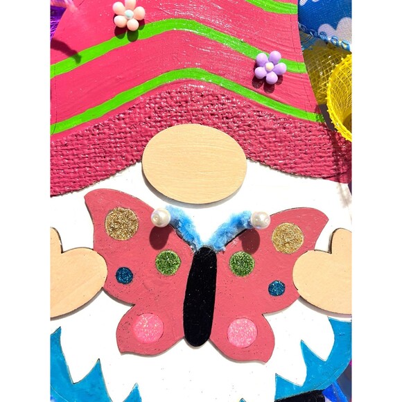 SOLD - Handmade Spring/ Summer Daisy Butterfly Gnome Prelit Ribbon Wreath 22 in - Picture 5 of 11